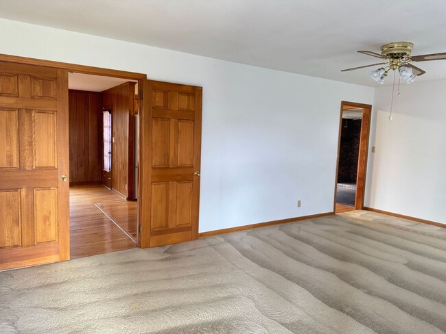 Foto del edificio - Timeless All-Brick Charm Near Madison St! 3 Bed 3 Bath with Detached Garage!