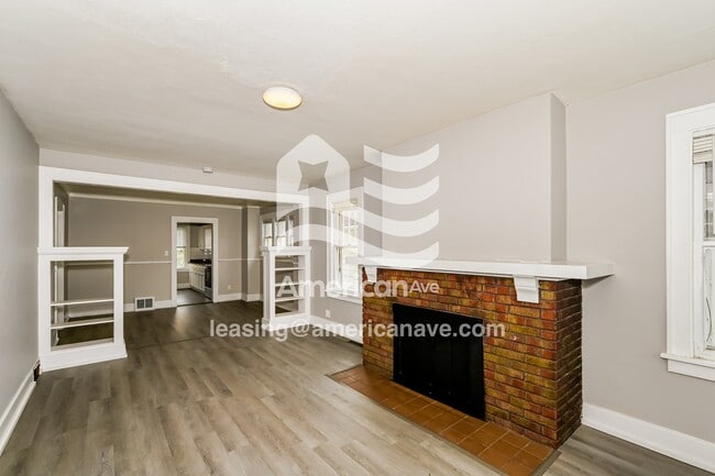 Building Photo - 306 E Virginia Ave