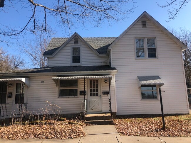 Building Photo - 1308 11th St E