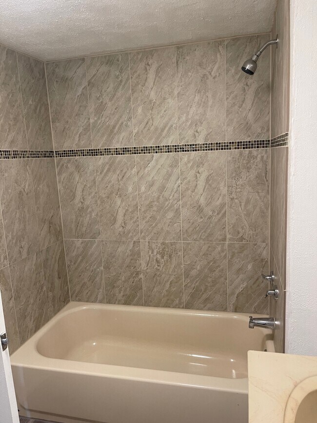 Foto del edificio - 961 Ramar Rd