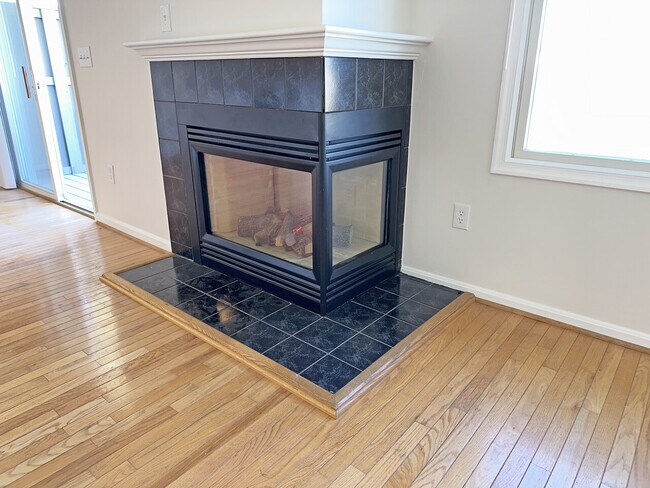 Building Photo - 511 Teal Ct