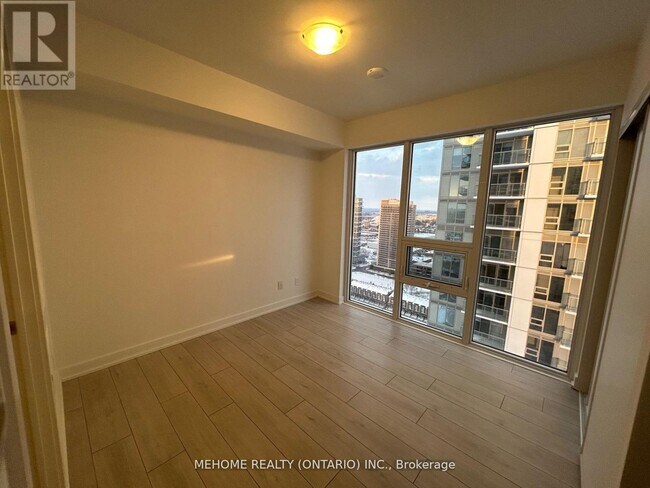 Photo du bâtiment - 2031 Kennedy Rd