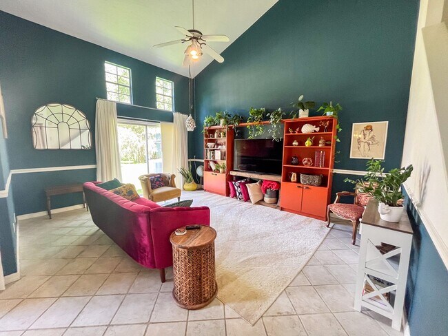 Foto del edificio - 336 NW 48th Blvd