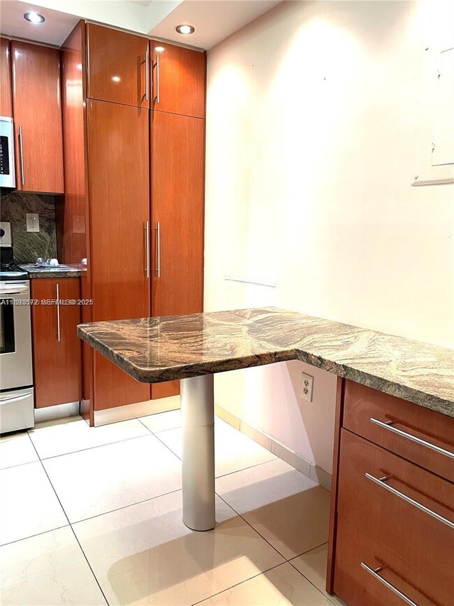 Building Photo - 210 174th St