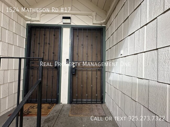 Building Photo - Updated 2 Bed, 1 Bath Condo in Great Conco...