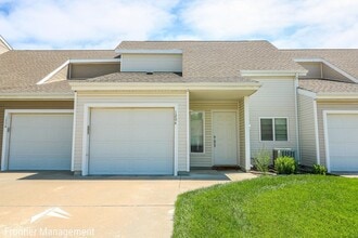 Building Photo - 1204 Newfoundland Dr