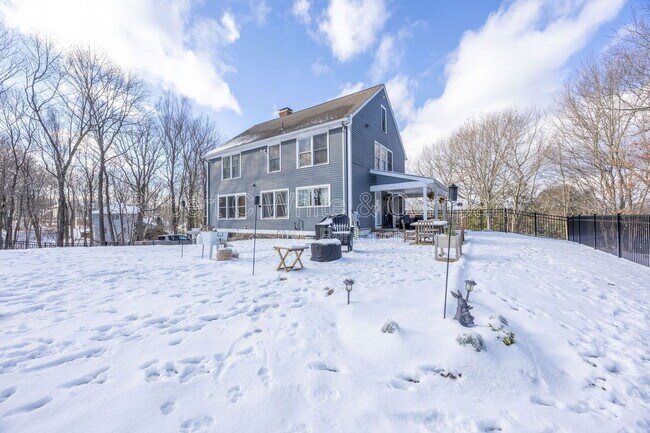 Foto del edificio - 27 Saw Mill Rd