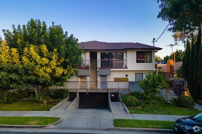 Foto del edificio - 1448 Stanley Ave