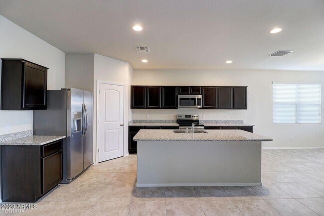 Building Photo - 3 br, 2 bath House - 2432 East San Borja T...