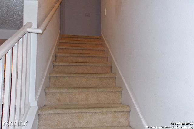 Foto del edificio - 7406 Hartcrest Pl