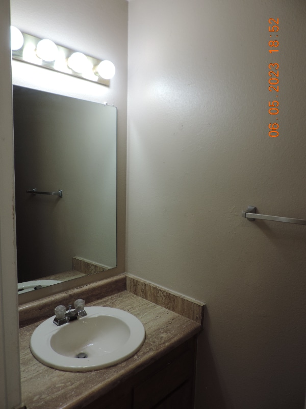Building Photo - 4240 S Mobile Cir