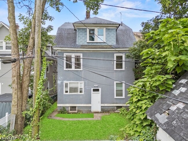 Building Photo - 37 Mapes Ave