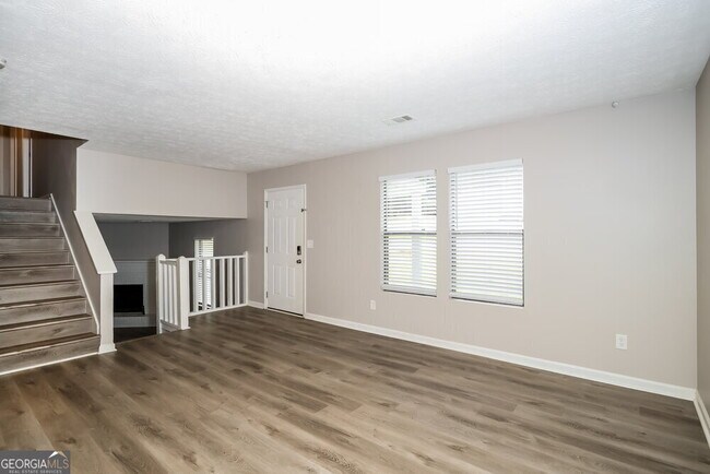 Foto del edificio - 4578 Old Lake Dr
