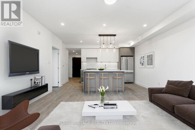 Building Photo - 195 Hunter St E