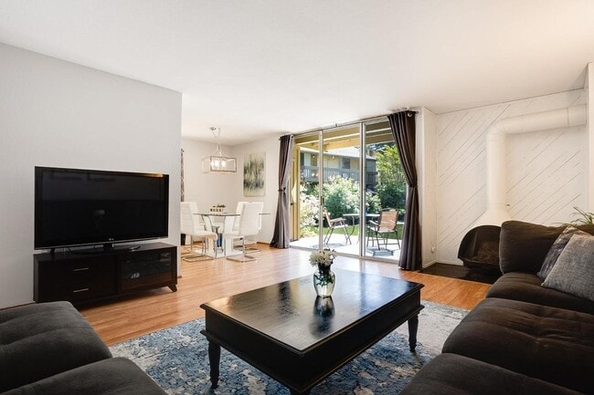 living room - 505 Cypress Point Dr