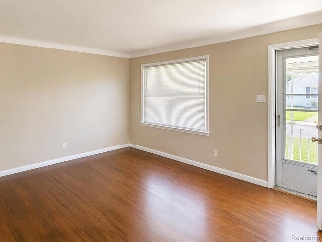 Foto del edificio - 691 E Mapledale Ave