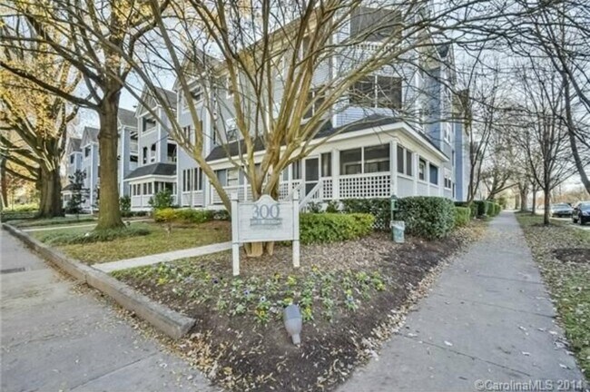 Photo - 300 E Park Ave Apartment