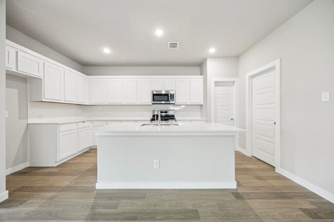 Building Photo - 1012 Rosemary Hill Dr