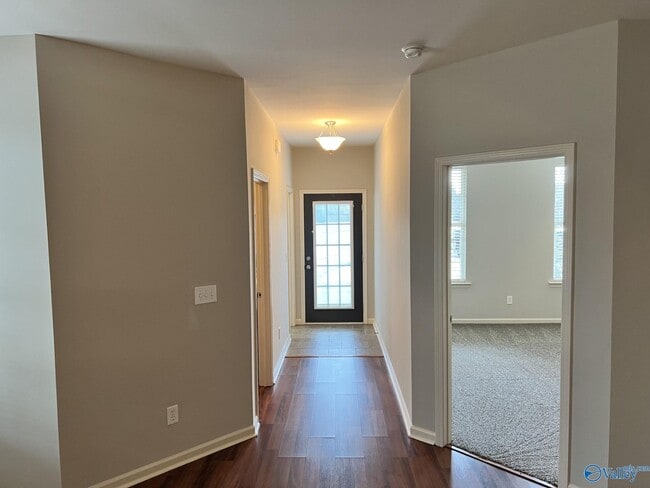 Foto del edificio - 1 Atherton Cir SW