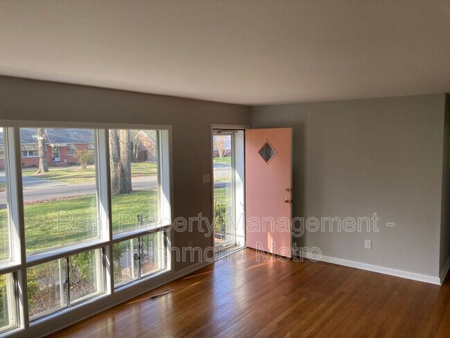 Building Photo - 8802 Avalon Dr