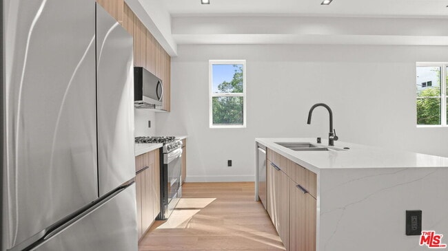 Building Photo - 10842 Peach Grove St