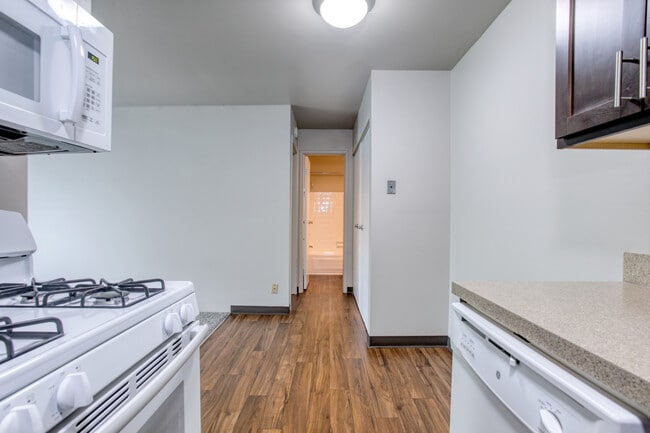 Dining Area/Hallway - Richmond Hills Apartments