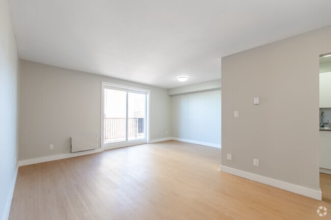 2BR, 1 BA - 756SF - Living Room - Riverside Tower