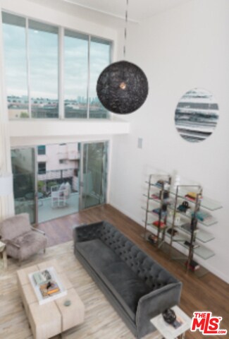 Foto del edificio - 733 N Hudson Ave