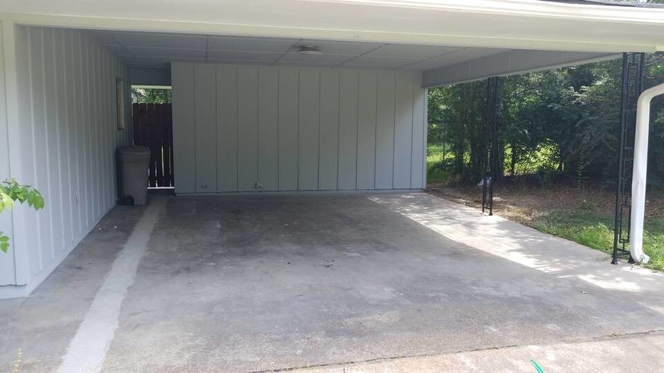 Building Photo - 1319 Springdale Dr