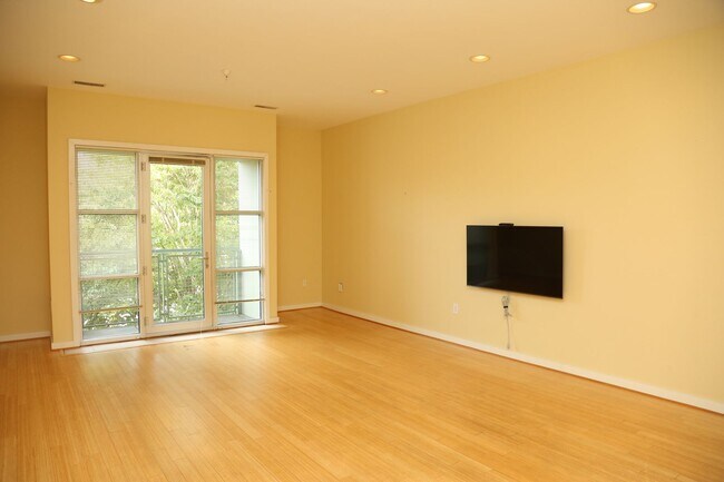 Foto del edificio - 2 Bedroom Available at the 820 Condos!