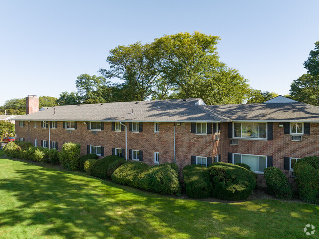 Building Photo - The Commons at North Babylon