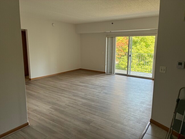 Building Photo - 927 Elderberry Cir