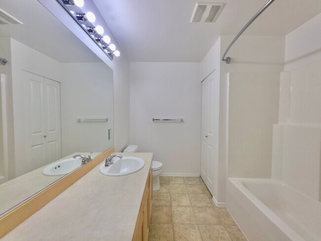 Foto del edificio - Beautiful condo in the heart of Lakeland H...