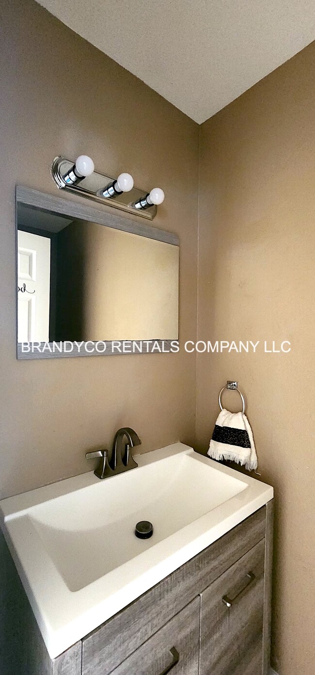 Building Photo - 2811 Scottsdale Dr
