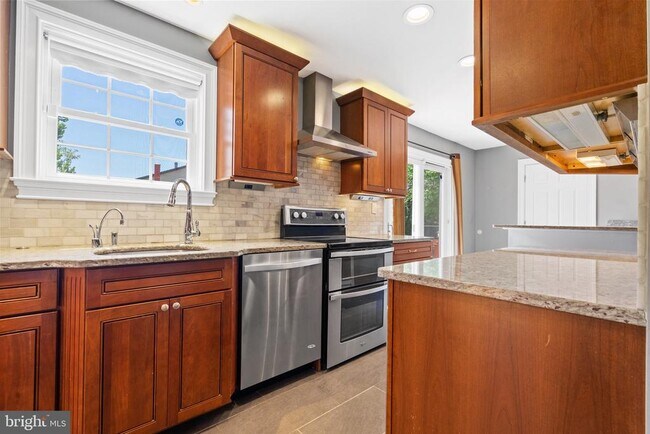 Building Photo - 13604 Wisteria Dr