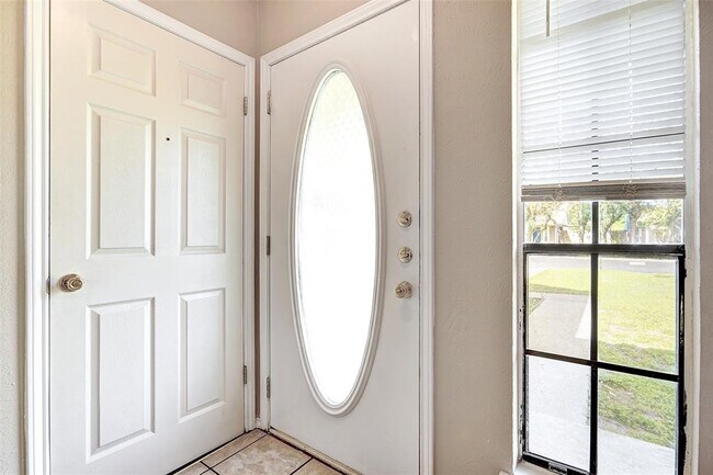 Building Photo - 8704 Clearbrook Trail