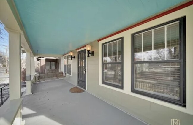 Building Photo - 810 S 33rd St