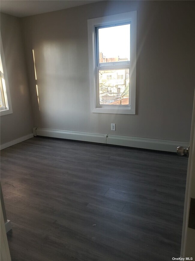 Foto del edificio - 108-23 36th Ave