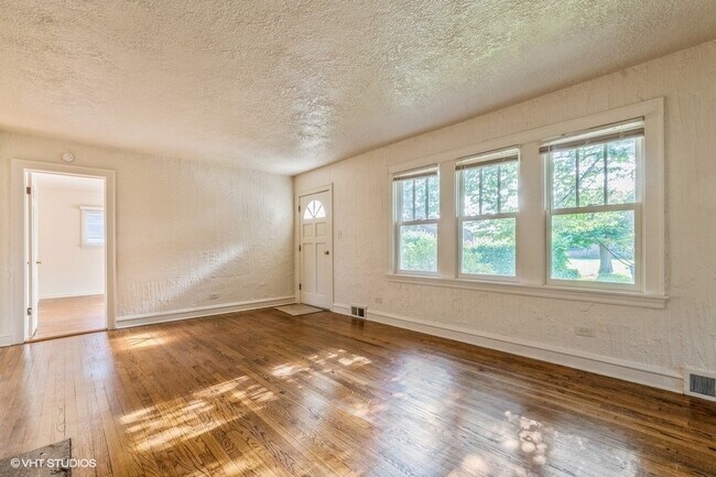 Foto del edificio - 148 Pleasant Ave