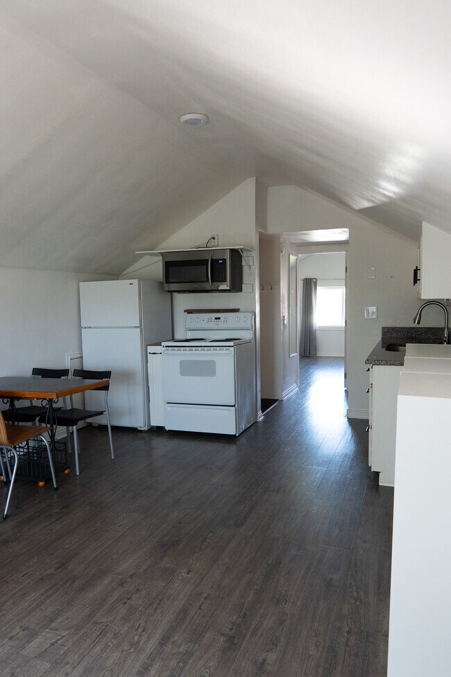Living room/kitchen area - 163 W 400 S