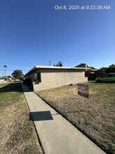 Building Photo - 514 E Cypress Ave