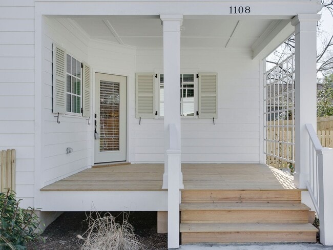 Building Photo - Available Now! Gorgeous 3 bedroom home close to downtown Durham!