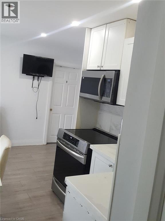 Building Photo - 850 Garth St