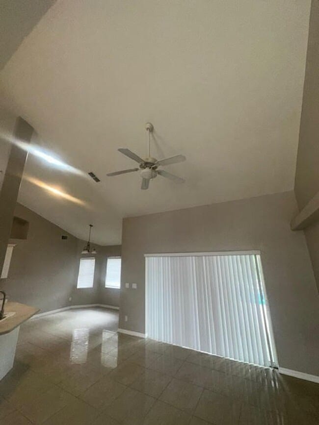 Building Photo - Pool home for rent !