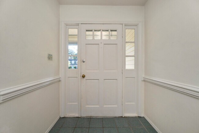 Building Photo - 4 bed/3 bath home in Pembroke Meadows near...