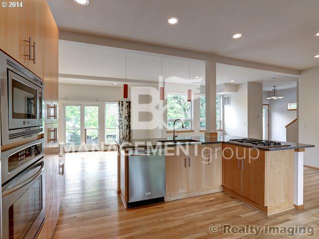 Building Photo - Multnomah Village Contemporary Home with Valley Views