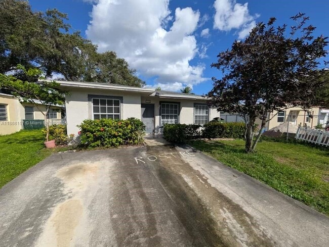 Foto del edificio - 720 NW 15th Terrace