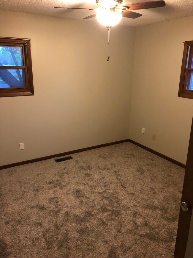 Bedroom - 435 S Ridge Rd