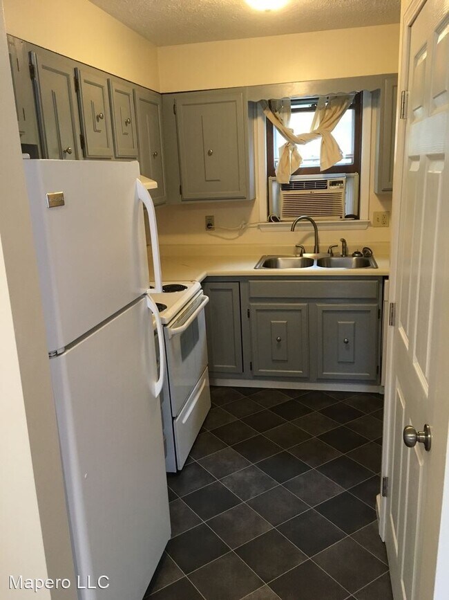 Building Photo - 2 br, 1.5 bath House - 1693 Van Voorhis Road