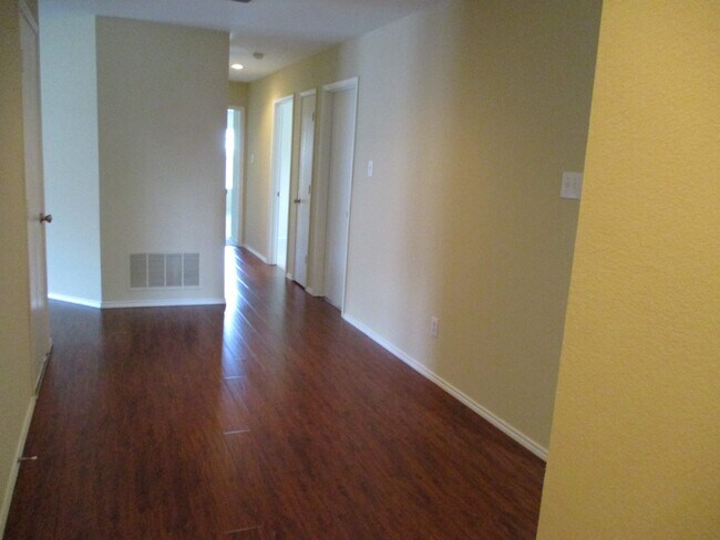 Foto del edificio - $1995 / 4br – 1760 ft2 - 4/2/2Ready to move in Woodland Creek Addition (Royse City)